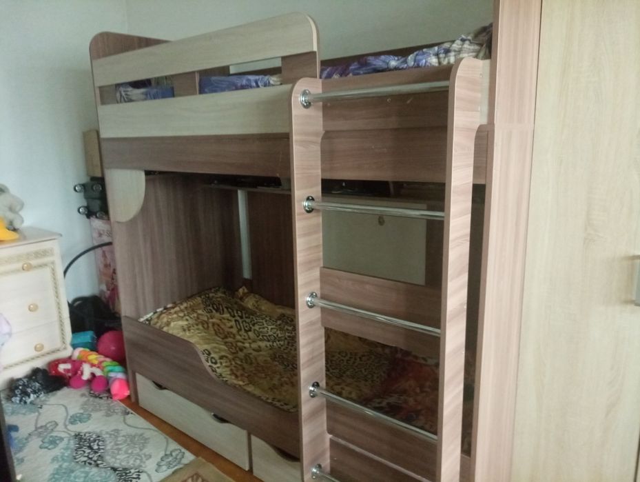 Кровать двухъярусная