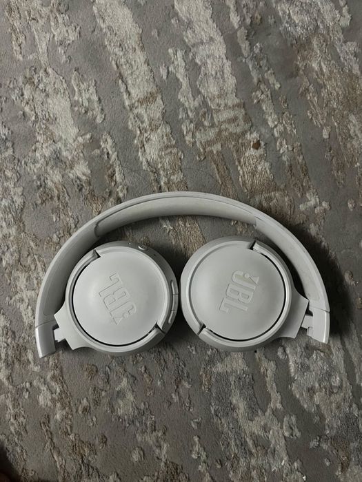 JBL Tune 520BT белый