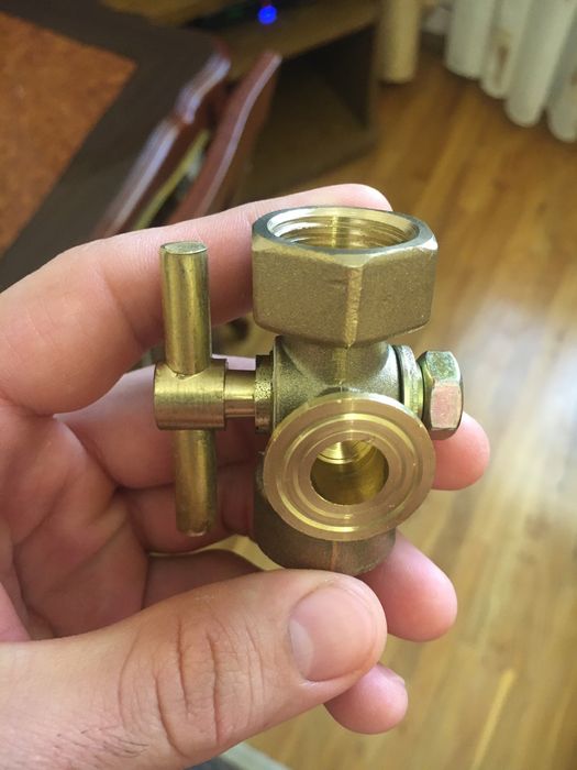 Кран Трехходовой