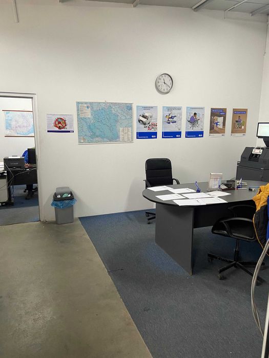 Spatiu Comercial - Magazin Showroom Hala Depozit Birou - Utilitati