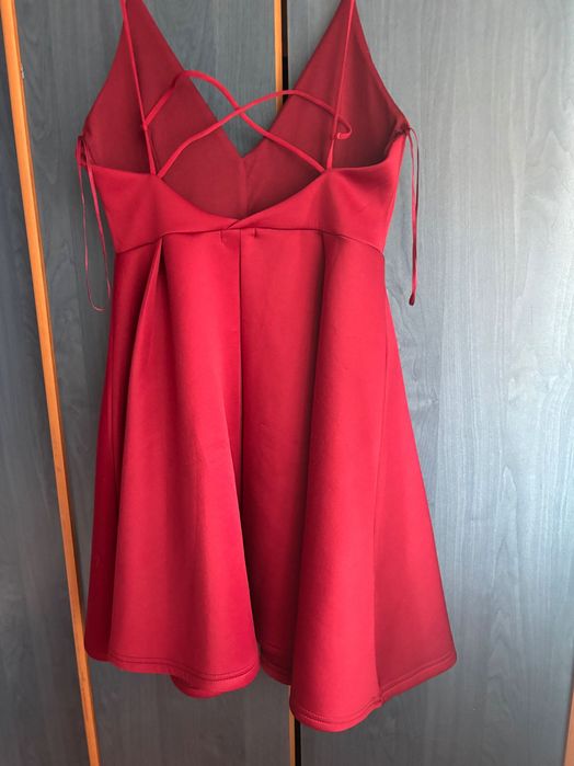 Красива червена рокля