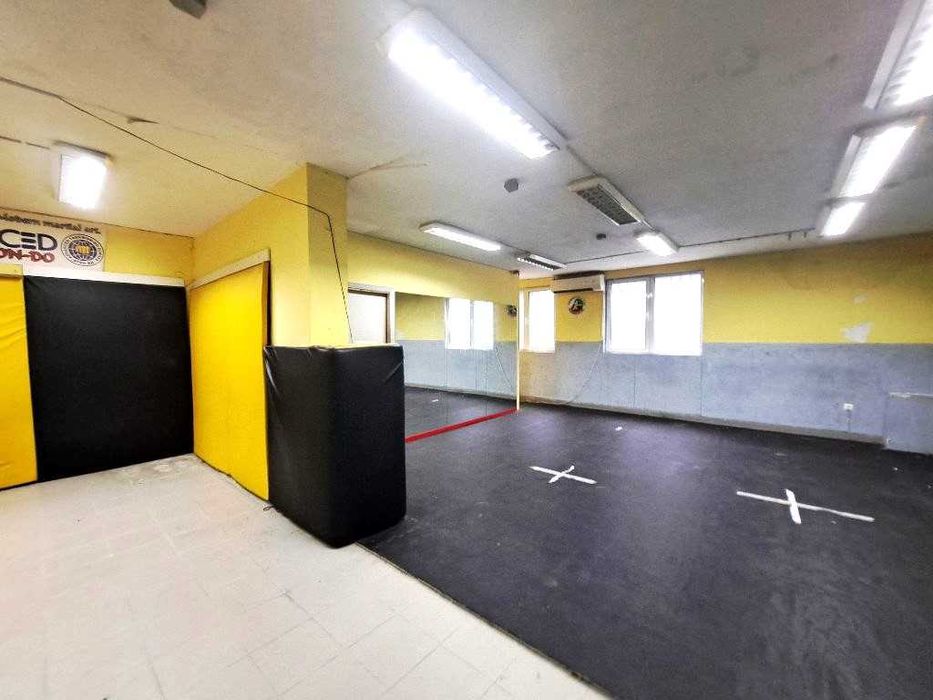 Продавам помещение за спортна зала в Света Троица