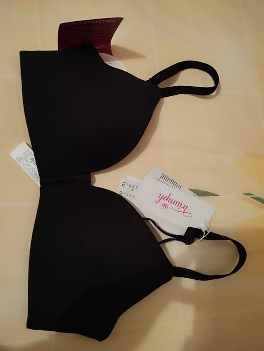 Сутиени- Guess и Triumph