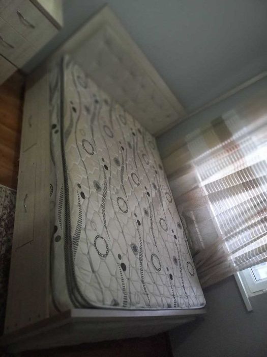 Кроват, угалок, гилам