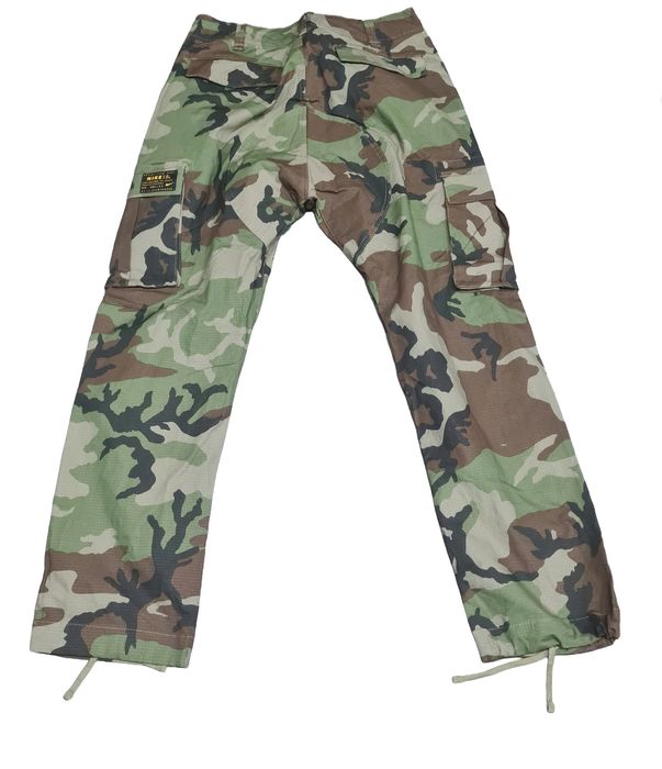 Карго Панталон Nike SB

Чисто нови без етикет. 

Размер М

Цена 99 лв.