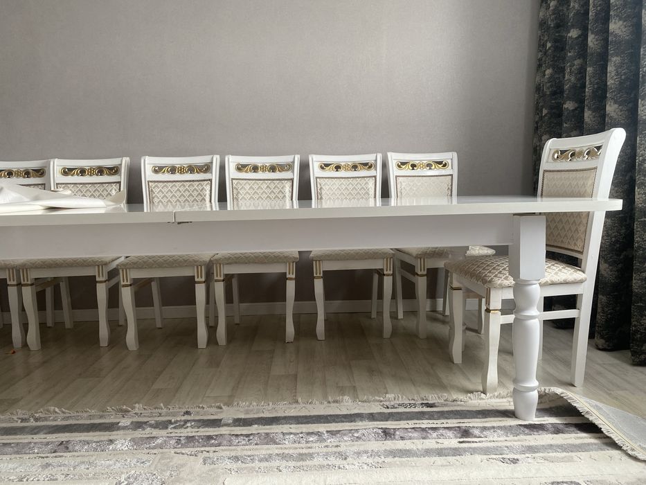 Үстел сатылады .