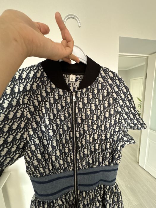 Платье диор продам