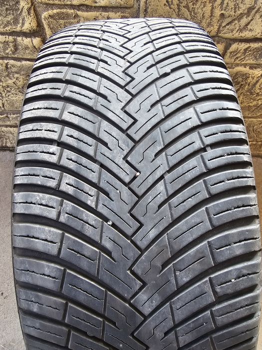 225 40 18 Pirelli cinturato allseason sf2