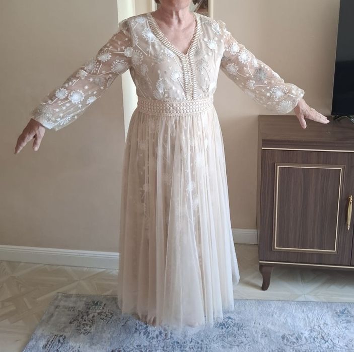 Продаю платье в отличном состоянии