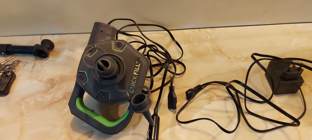 Продавам акумулаторна, зареждаща се въздушна помпа за надуване