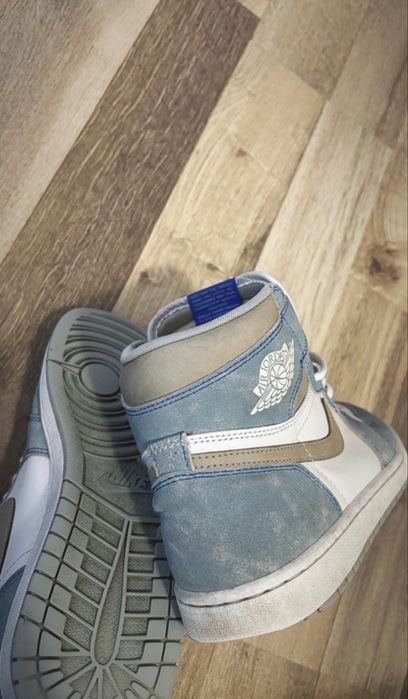Jordan 1 Hyper Royal
