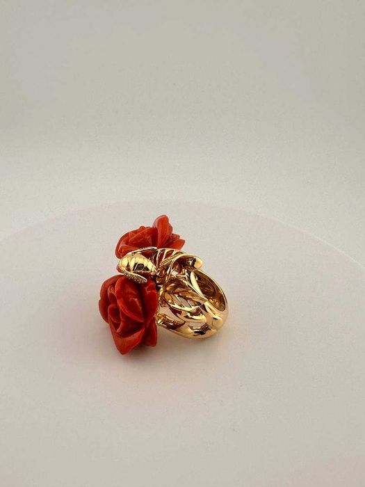 Кольцо Dior с кораллом