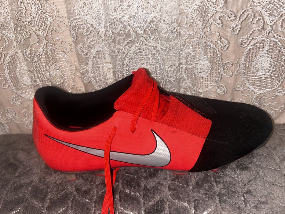 Продавам бутонки 42 номер Nike phantom venom Elite fg