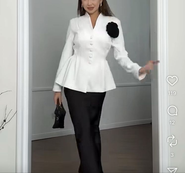 Белый Пиджак с розой