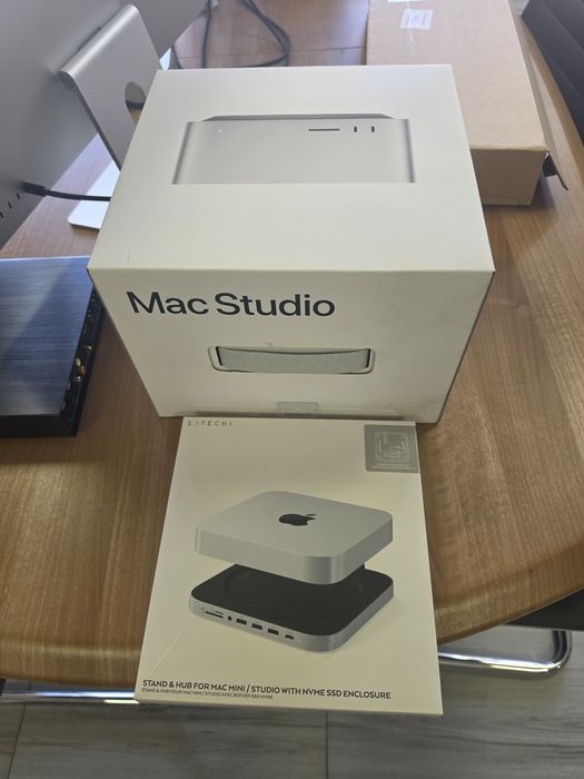 Mac Studio M2 Max 32GB/512GB + Stand NVME+ KB + Mouse
