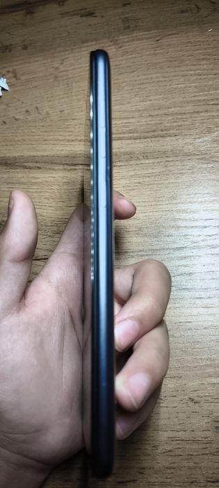 Poco F1 6/64gb без чехла