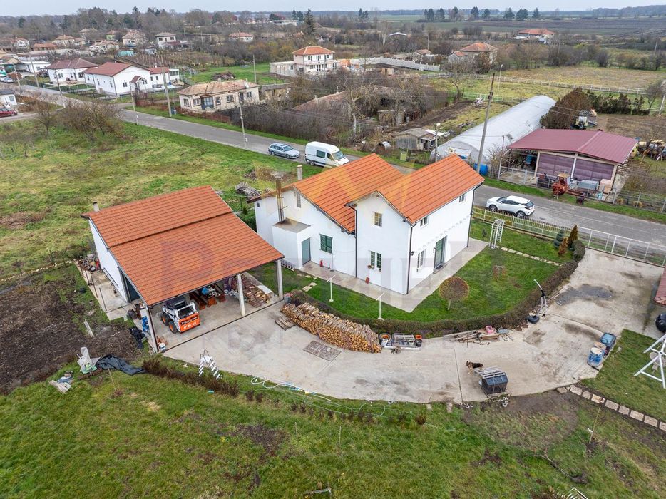Къща в Добрич, област-с.Сенокос площ 320 цена 450000