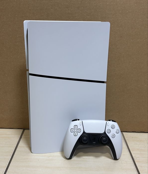 MDM vinde: Consola PS5 Slim Digital Edition, 825GB.