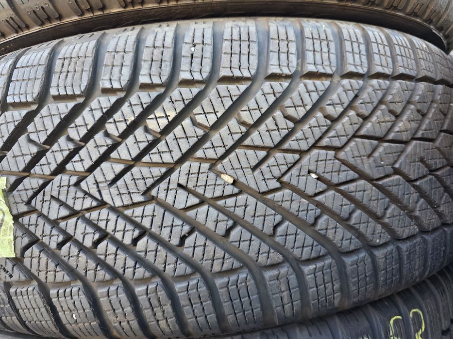 4бр Зимни гуми 215 45 20 - Pirelli