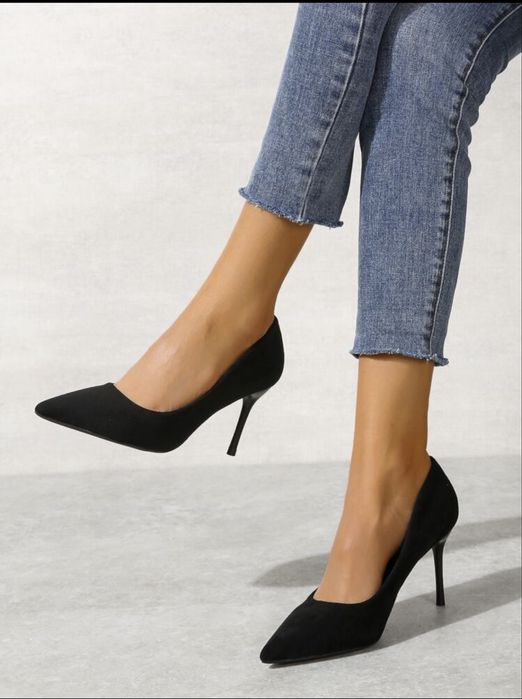 Чисто нови дамски велурени обувки.Номер 37…