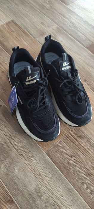 Продам новые кроссовки