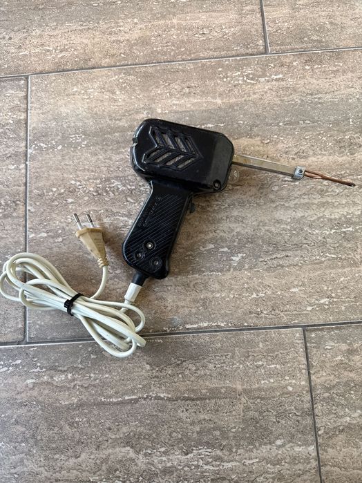 Pistol de lipit romanesc