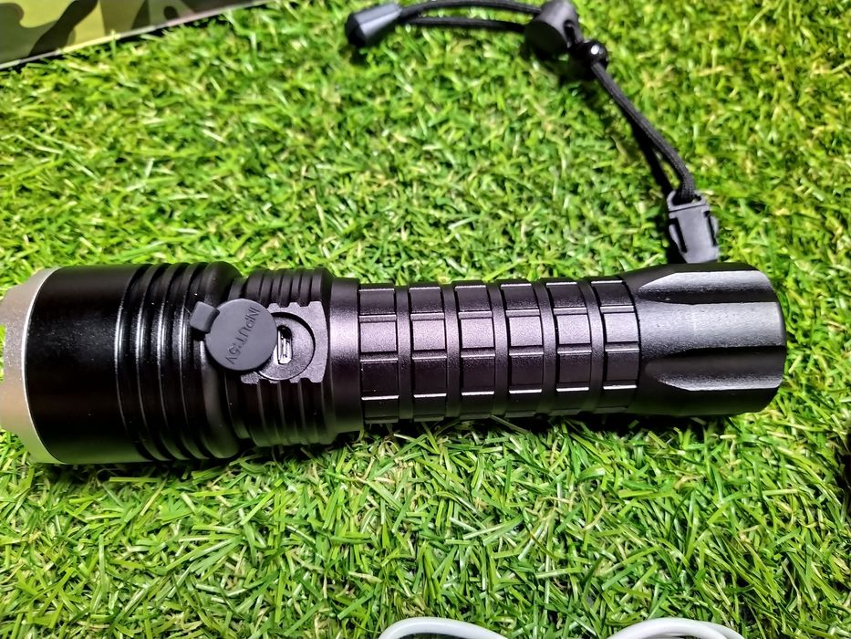 Lanterna ZSH-A71 cu Led CREE L2 si Acumulator 26650 punct Fix Nou