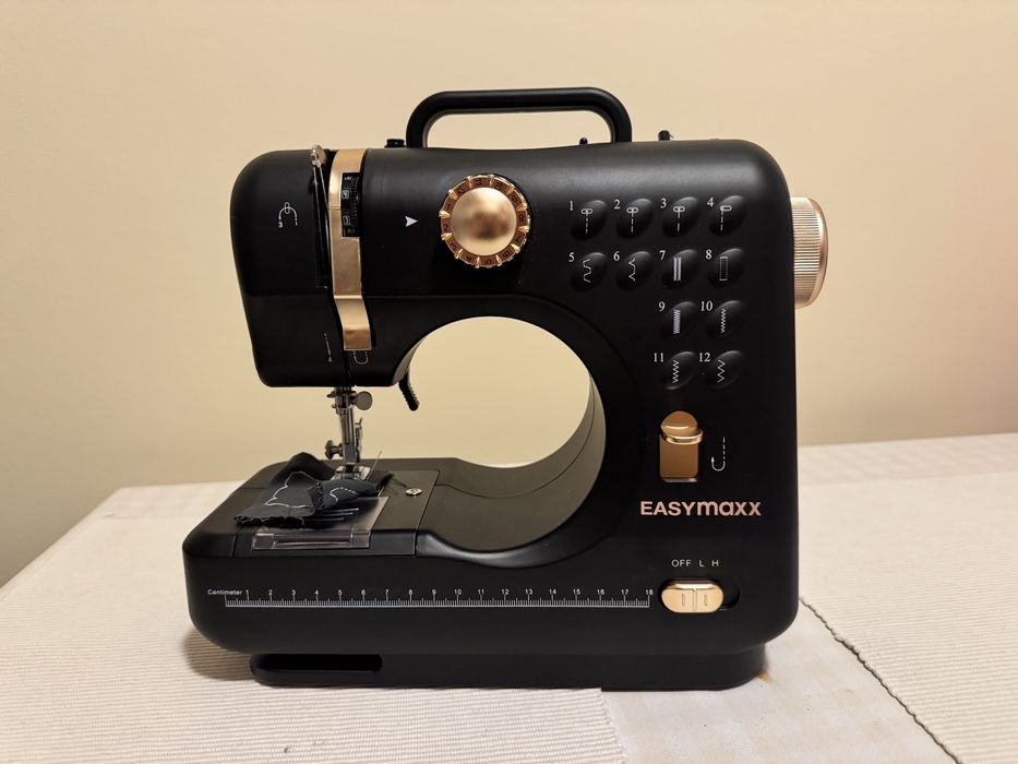 Masina cusut EasyMaxx