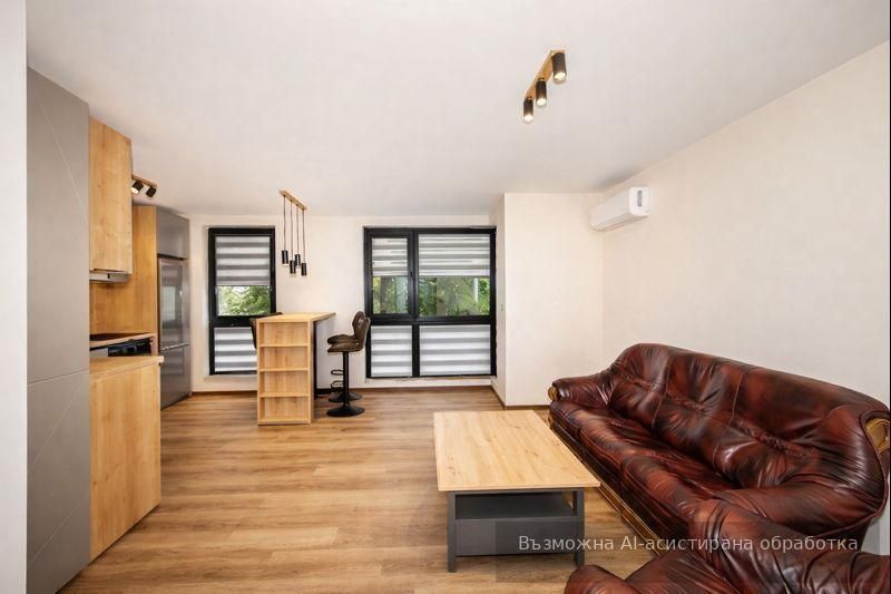 Дава се под наем Тристаен апартамент в Пловдив, Център - 90 кв.м за 1196.97 € - Снимка #2