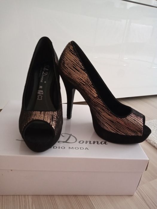 Vând pantofi eleganți, de ocazii.