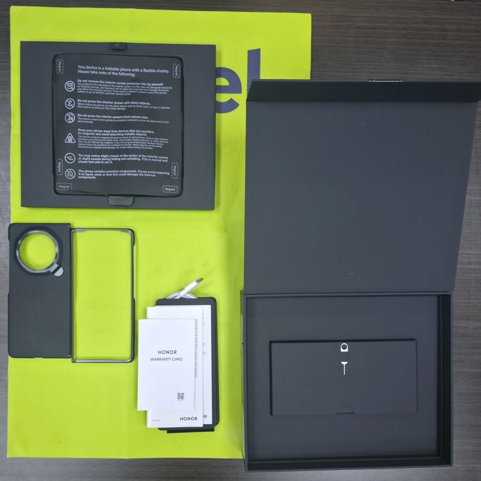 КАТО НОВ 512GB Honor Magic V3 Yettel Гаранция 2027г. Black | Черен