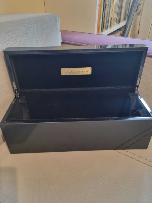 Cutie ornament, decorativa, din lemn lacuit.