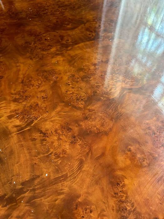 стол в хорошем состояний