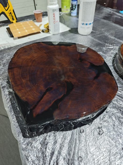 Masa și ceas din rășină epoxidica