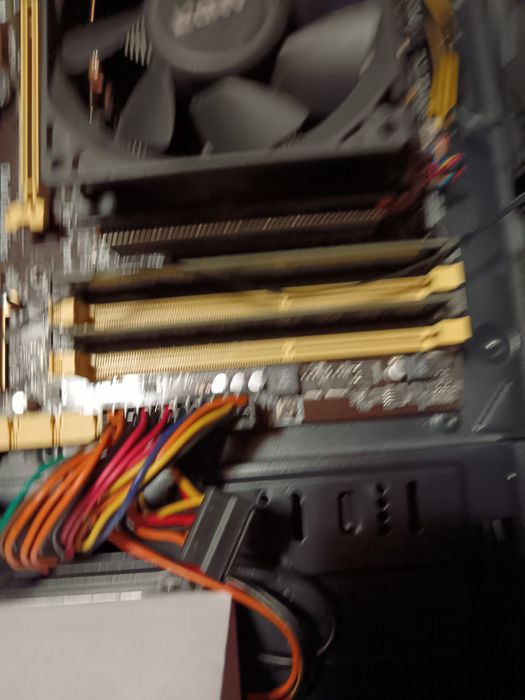 Vând pc AMD 8gb Ddr3 ieftin