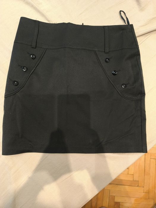 Vând fuste mărimea 36