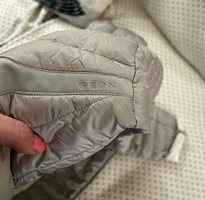 Леко пролетно дамско яке Geox сребристо с пух