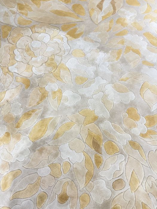 Ковер шелковый очень красивый