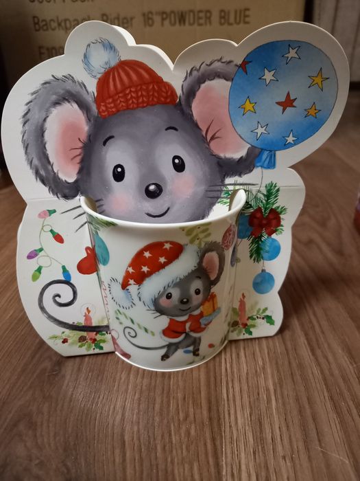 Продавам коледни чаши и кутии