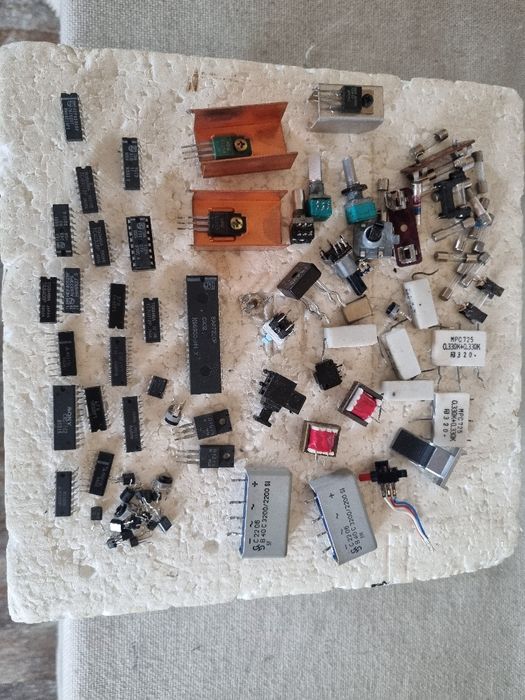 Pachet dif piese, componente, Integrate, etc. Perfecta stare.