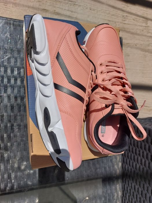 Adidași marimea 40