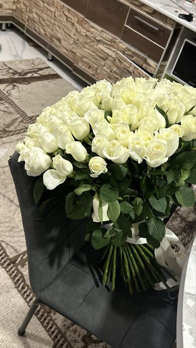 цветы 101 роза белая