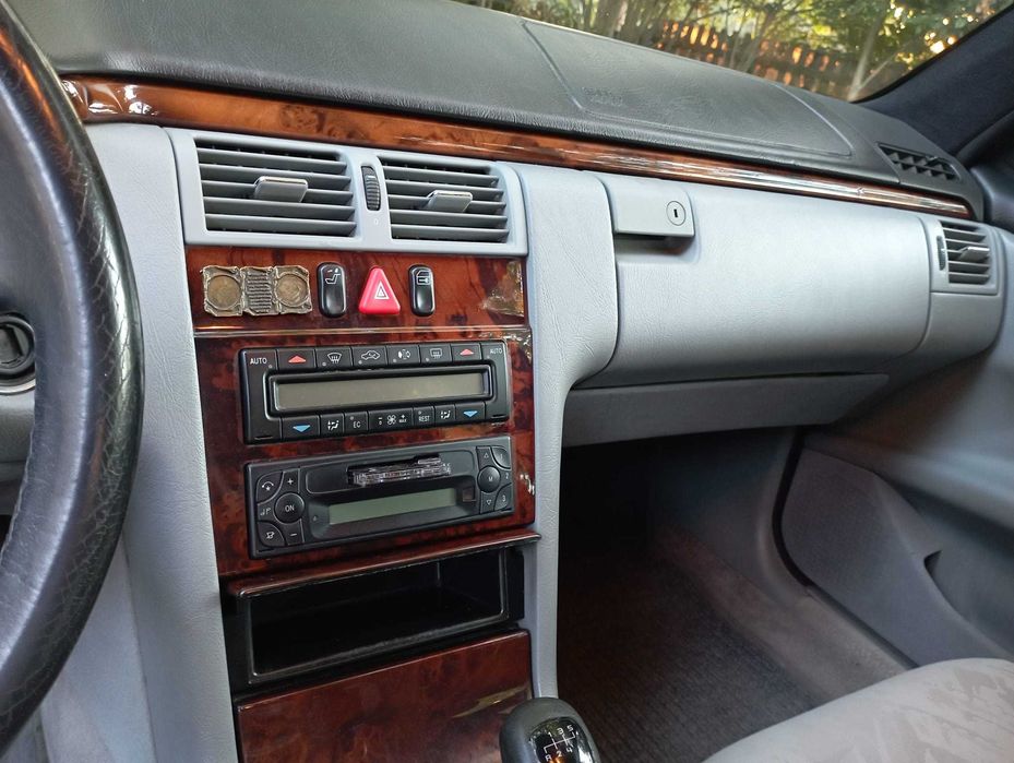 Mercedes-Benz W210 om605