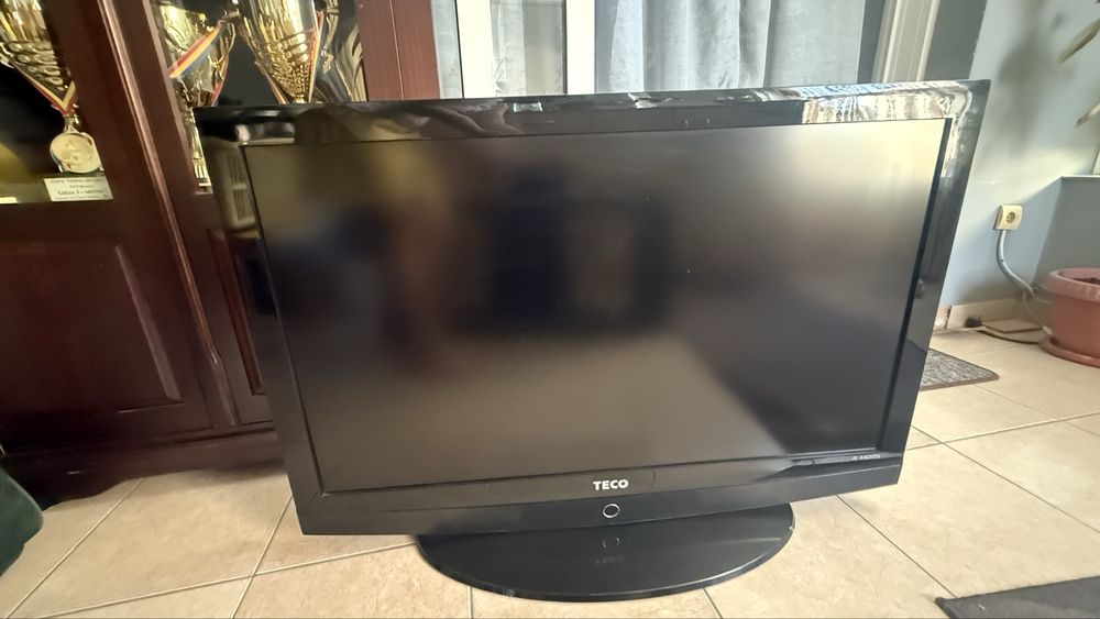 Vand Masa cu televizor