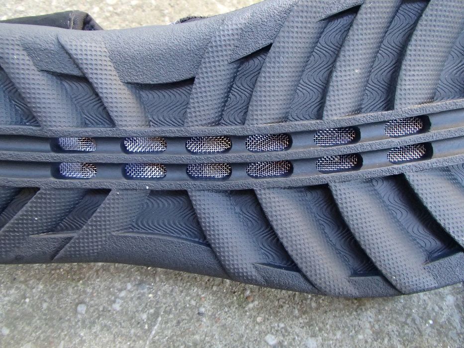 Продавам леки дишащи сандали с протектор отпред за предпазване от у