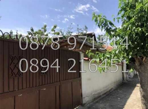 Двуетажна тухлена къща 80м2 с двор 430м2 в с. Червен - код 17355