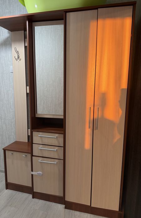 Продам стенку в коридор , идеальное состояние