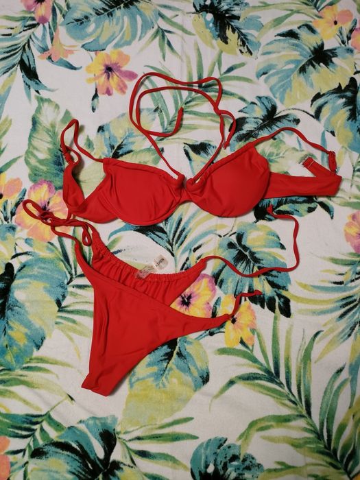 Costum de baie roșu