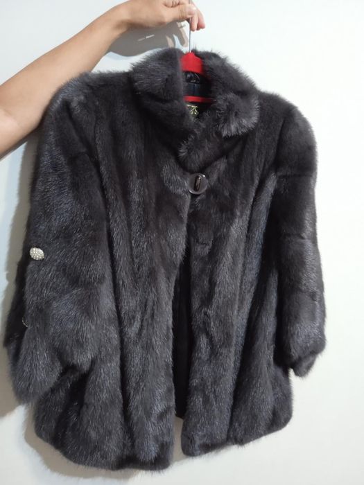 Норковая шуба продается