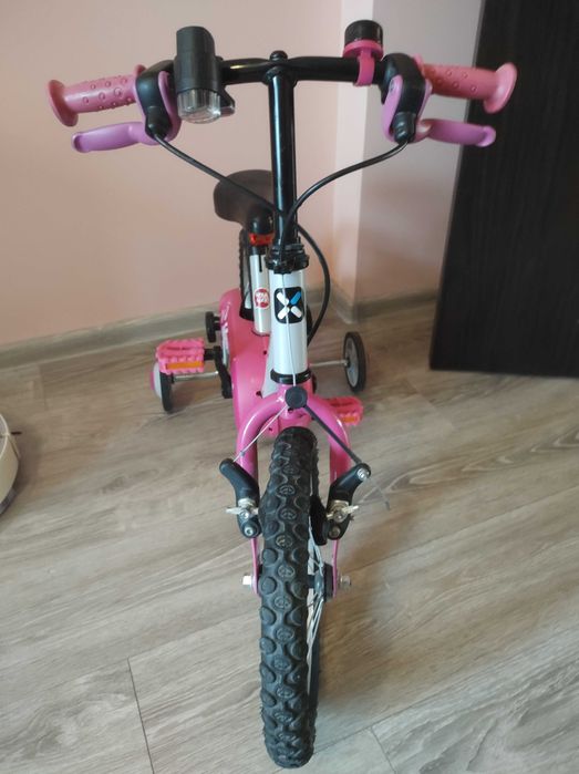 Детски велосипед с помощни колела